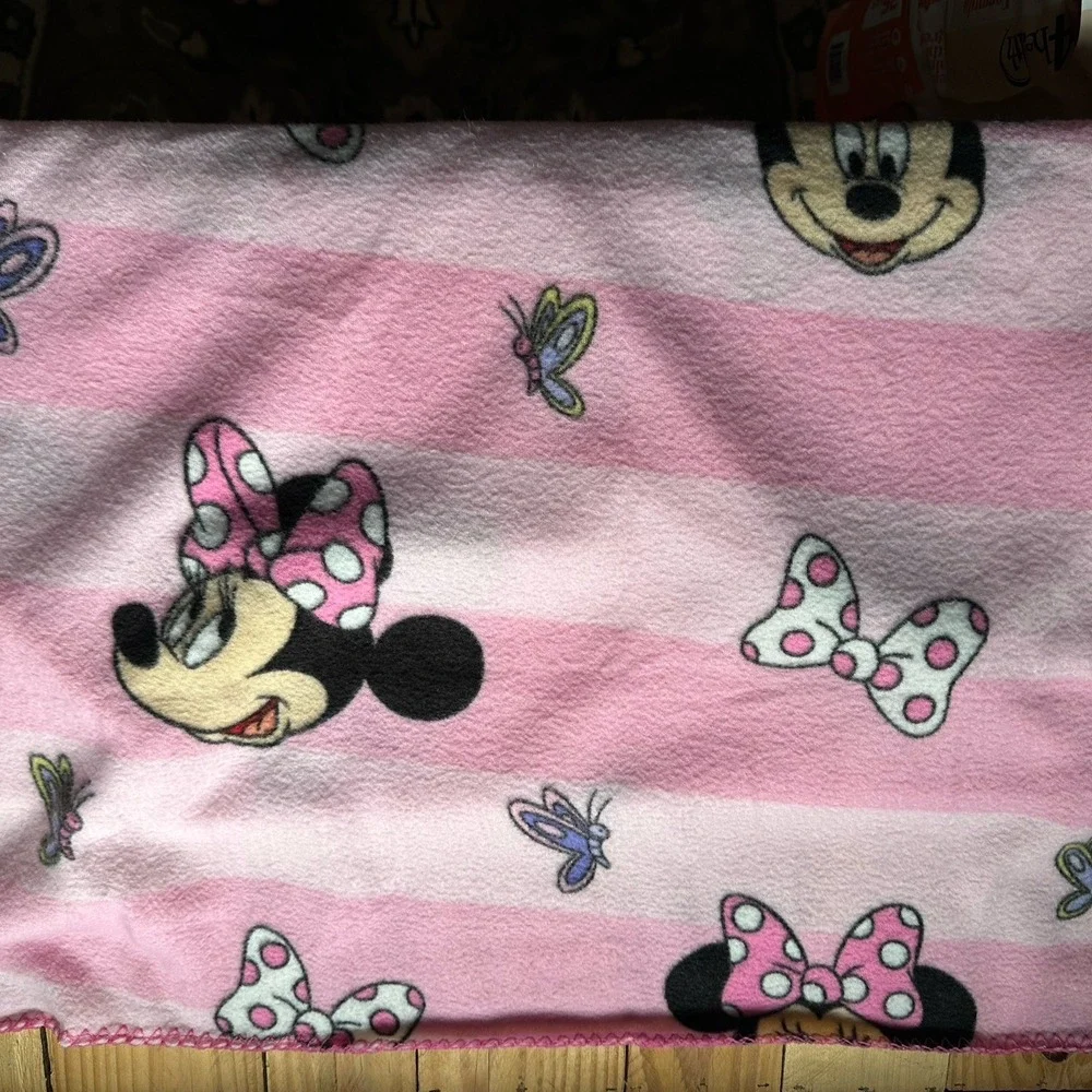 Disney Minnie Mouse Throw Blanket Pink 39 X 50 Inch 100% Polyester Butterflies